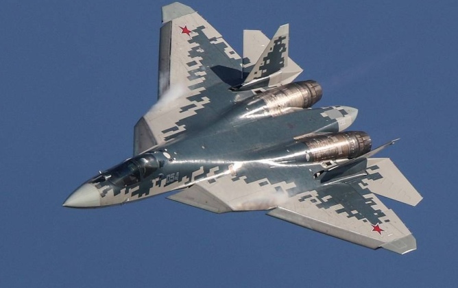 MOSCOW REGION, RUSSIA ñ AUGUST 30, 2019: A fifth-generation Sukhoi Su-57 jet fighter performs a flight at the MAKS 2019 International Aviation and Space Salon, in the town of Zhukovsky. Sergei Bobylev/TASS–ÓÒÒˡ. ÃÓÒÍÓ‚Ò͇ˇ ӷ·ÒÚ¸. –ÓÒÒËÈÒÍËÈ ÏÌÓ„ÓÙÛÌ͈ËÓ̇θÌ˚È ËÒÚ·ËÚÂθ ÔˇÚÓ„Ó ÔÓÍÓÎÂÌˡ —Û-57 ‚Ó ‚ÂÏˇ ÔÓÎÂÚ‡ ̇ ÃÂʉÛ̇ӉÌÓÏ ‡‚ˇˆËÓÌÌÓ-ÍÓÒÏ˘ÂÒÍÓÏ Ò‡ÎÓÌ ÿ —-2019 ‚ ∆ÛÍÓ‚ÒÍÓÏ. —„ÂÈ ¡Ó·˚΂/“¿——