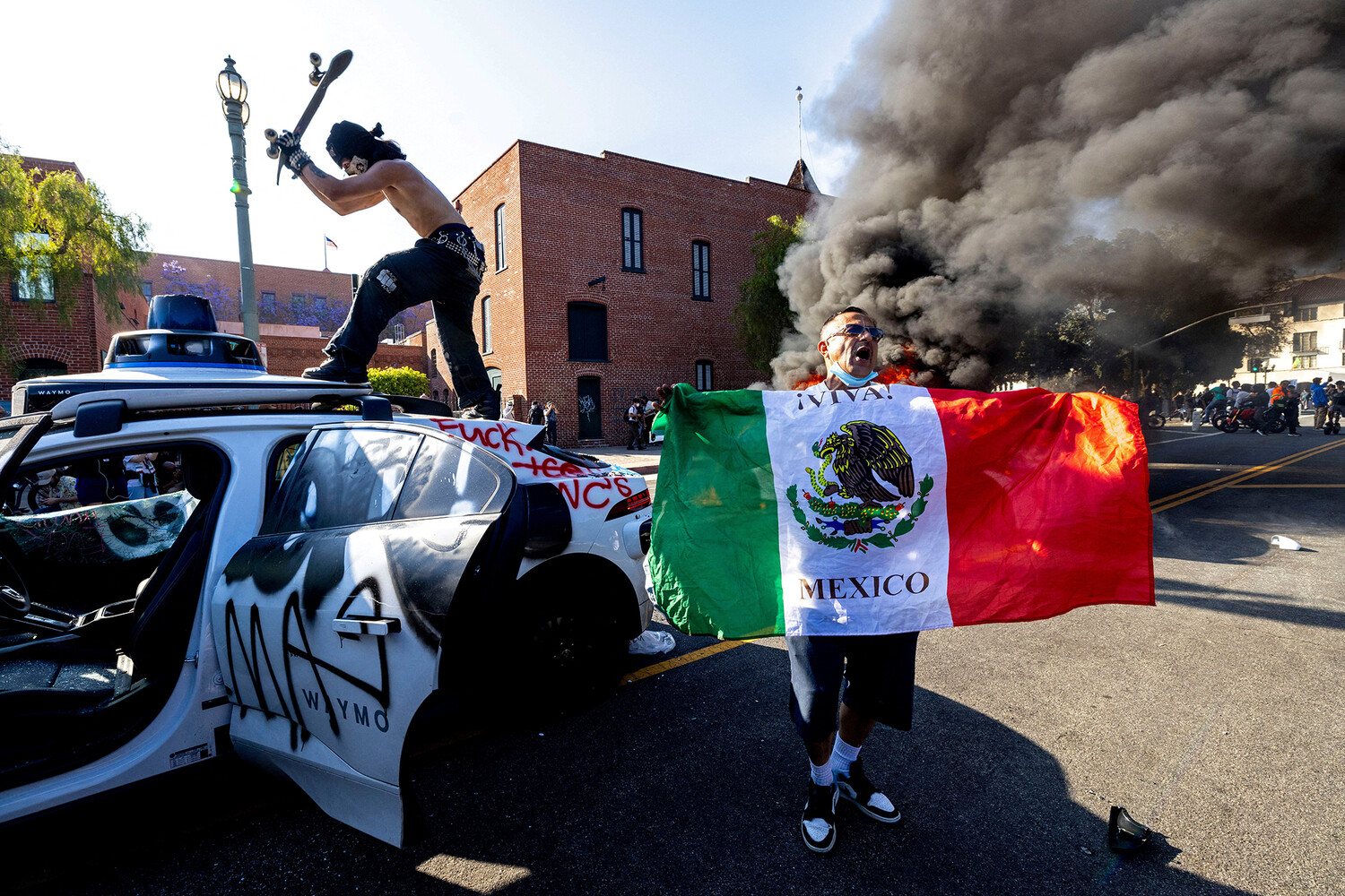 upload-2025-06-09T052950Z_589605001_RC2OYEAB66IQ_RTRMADP_3_USA-MIGRATION-PROTEST-LOS-ANGELES-pic4_zoom-1500x1500-56500.jpg