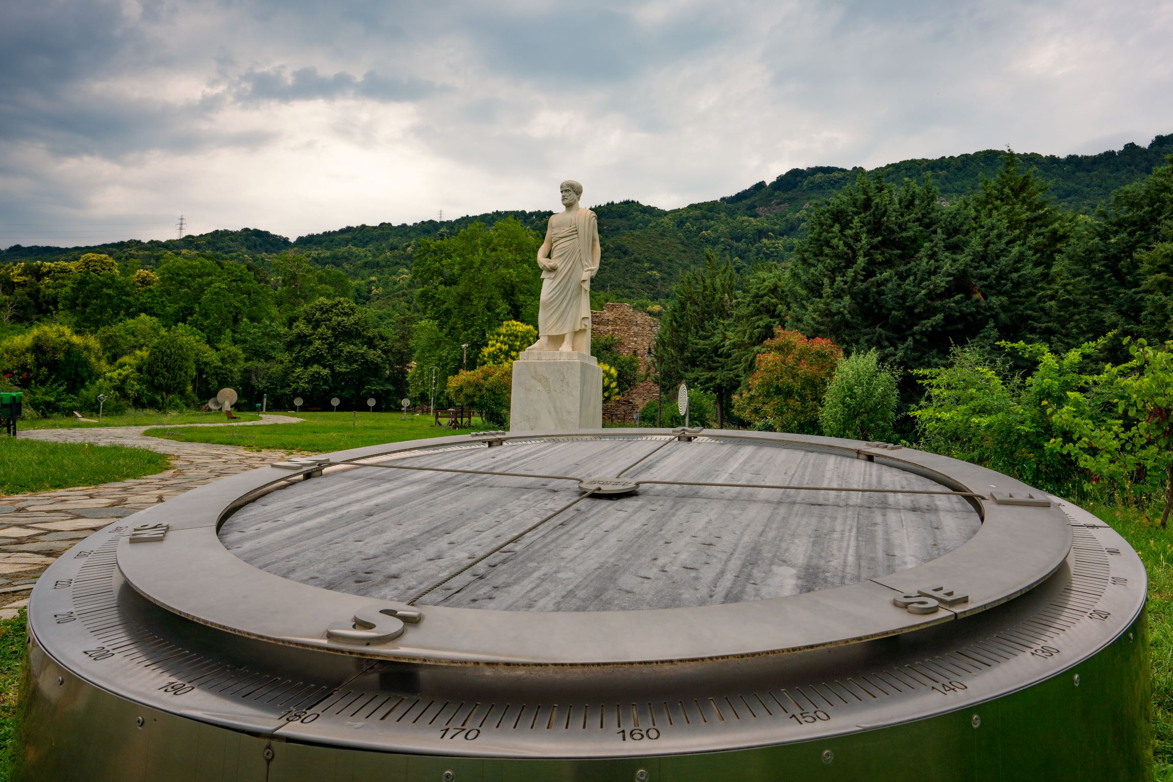Πάρκο_Αριστοτέλη_στα_Στάγιρα_Χαλκιδικής.jpg