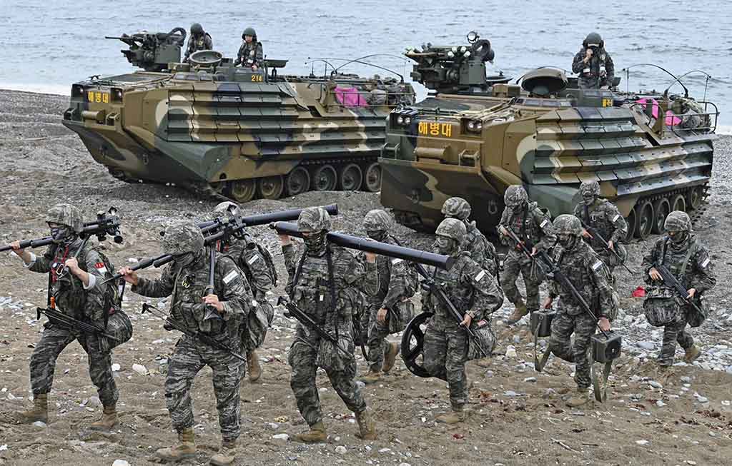 Republic of Korea personnel take part in an exercise with United States forces in Pohang, South Korea, in September 2024.IMAGE CREDIT: KYODO VIA REUTERS